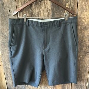 Greg Norman Men's Gray Shorts